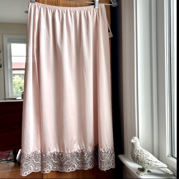 Vintage Ashley Taylor Lace Trimmed Half Slip - Picture 2 of 6